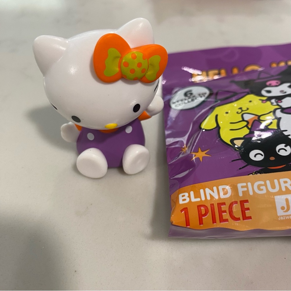 NWT Hello Kitty and Friends Halloween Blind Figure Pack